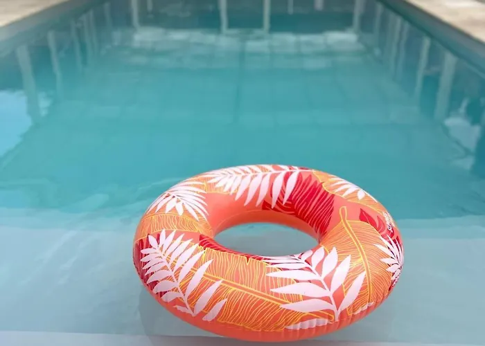 Domaine De Fontsauzine - Et D'hotes 3*